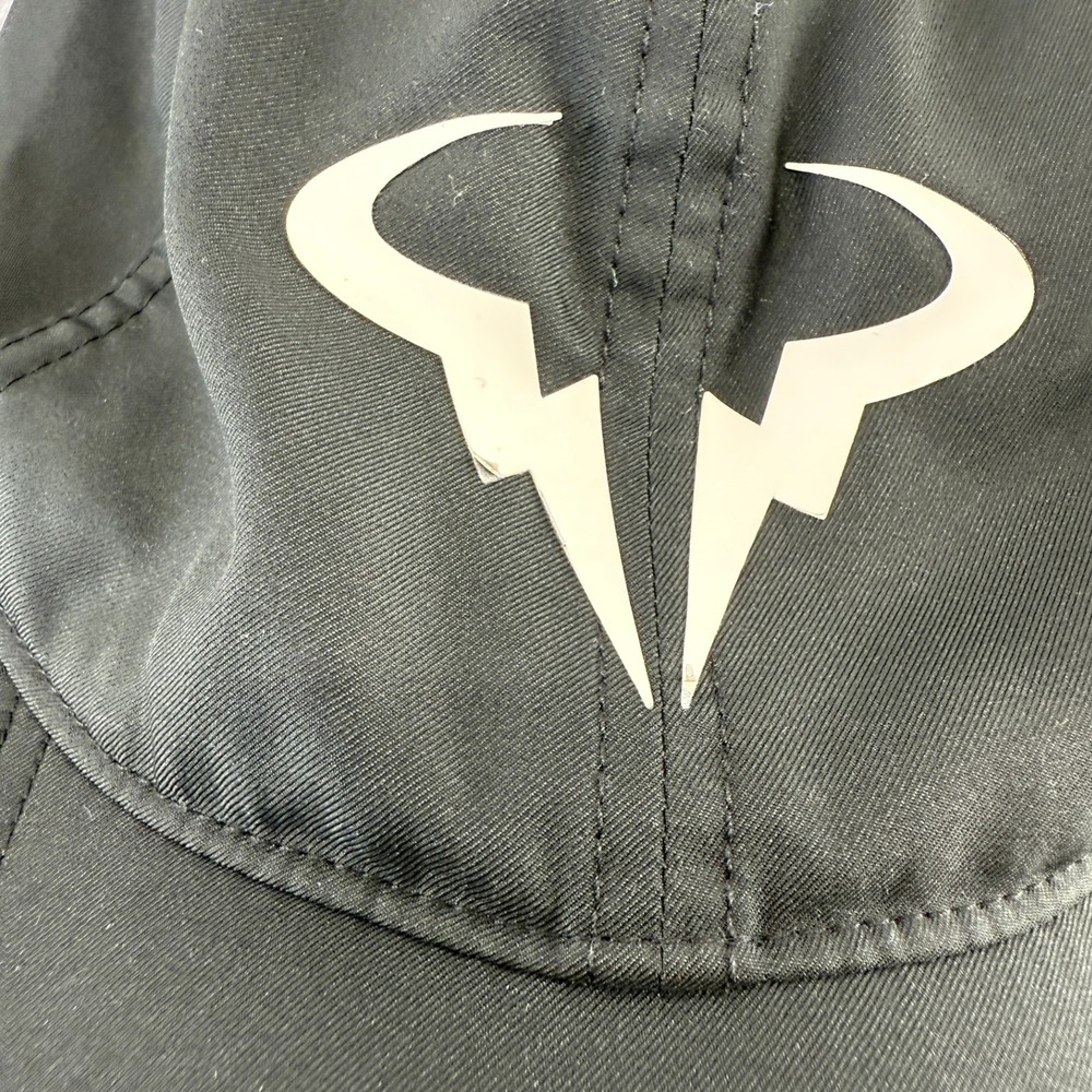 Nike Hat Mens Adjustable Black Rafael Nadal Bull Logo Tennis Featherlight DriFit - Picture 2 of 8